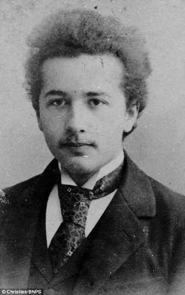 a man wearing a suit and tie: A 16-year-old Albert Einstein, in 1895 Famous Scientist, Modern Physics, Great Thinkers, Extraordinary People, Albert Einstein Quotes, Einstein Quotes, E Mc2, Physicists, Albert Camus