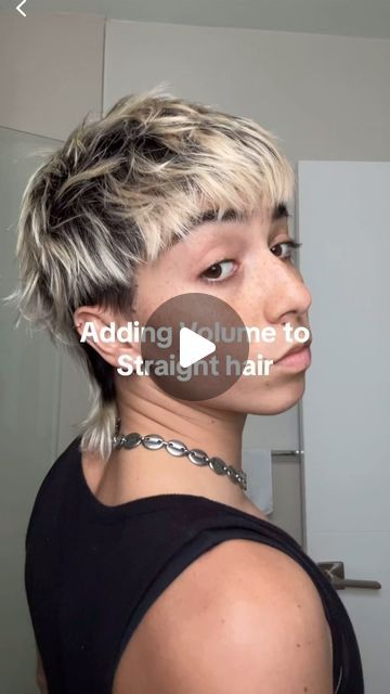 Luc Bianca on Instagram: "MULLET SUPREMACY ❤️‍🔥 #nonbinary #althair #stylingtips #shorthairstyle  #stylingshorthair" Short Mullet Round Face, Short Haircuts Nonbinary, Super Short Mullet, Styling Mullet, Mullet For Straight Hair, Mullet Round Face, Mullet Hair Color Ideas, Short Straight Mullet, Nonbinary Hair Short