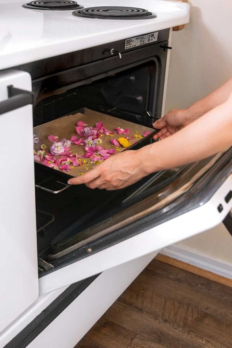 How To Dry Herbs And Flowers, Drying Flowers In The Oven, Oven Drying Flowers, How To Dry Rose Petals In The Oven, How To Dry Flowers In The Oven, Dry Herbs In Oven, How To Dry Out Flowers, Drying Fruit, Diy Potpourri