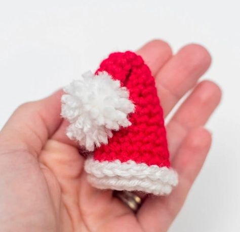 20 Easy Free Crochet Santa Hat Patterns for Christmas - Nicki's Homemade Crafts Crochet Santa Hat Ornament Free Pattern, Crochet Small Santa Hat Free Pattern, Santa Hat Crochet Pattern Free, Crochet Santa Hat Free Pattern, Tiny Santa Hat, Crochet Santa Hat Pattern, Cat Santa Hat, Santa Hat Pattern, Crochet Santa Hat