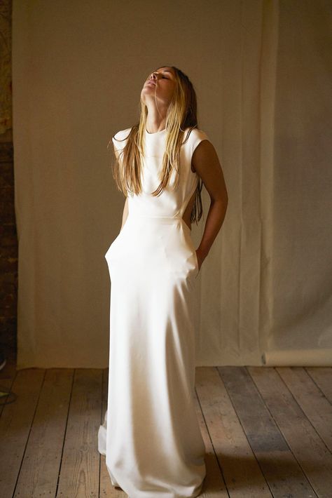 Minimal Bride, Wedding Dresses London, Unusual Wedding Dresses, Nontraditional Wedding Dress, Plain Wedding Dress, Minimal Wedding Dress, Alternative Wedding Dresses, Stylish Wedding Dresses, Wedding Dress With Pockets