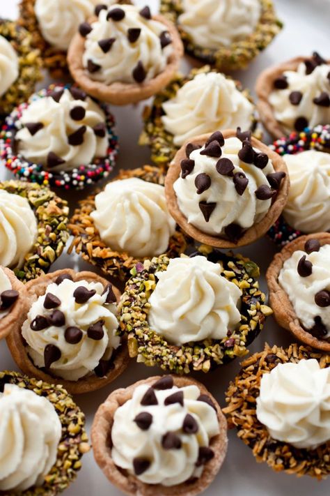 Cannoli Bites, Muffin Tin Desserts, Dessert Mini, Torte Cupcake, Muffin Tin Recipes, Individual Desserts, Italian Desserts, Muffin Tin, Cannoli