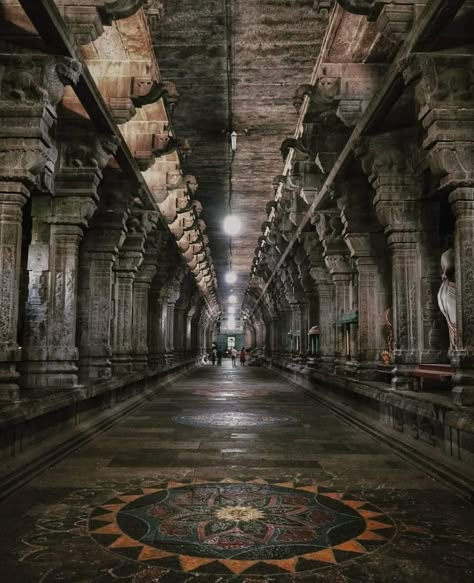 This temple finds mention in the classical Tamil Sangam literature dated 300 BCE. One of the five major Shiva temples or Pancha Bootha Sthalams representing the element - Earth.  Ekambareswarar Temple in Kanchipuram, Tamil Nadu. Tamilnadu Temple Photography, Temple Date Aesthetic, Ancient Temple Aesthetic, Tamil Nadu Aesthetic, Ekambareswarar Temple, Kanchipuram Temple, Tamil Temple, Ancient Buildings Architecture, Tamil Aesthetic