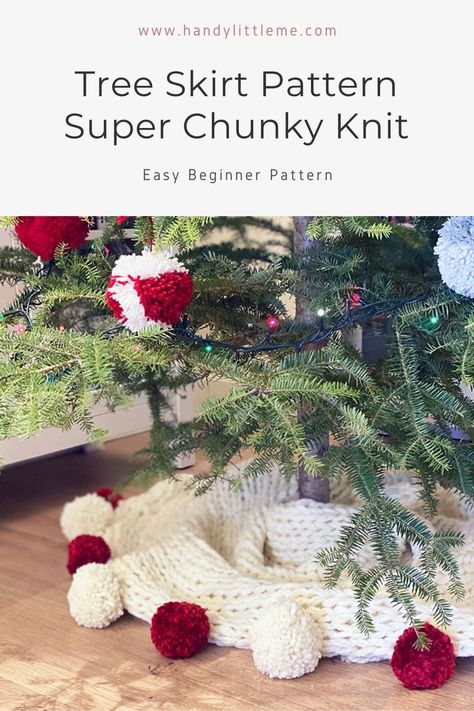 Tree skirt pattern - super chunky knit. A Christmas tree skirt pattern that will make your Christmas decor look extra cosy! Hand-knit a super chunky tree skirt with this free knitting pattern. #Christmas #Christmastreeskirt #treeskirt #knitting #knittingpatterns #Christmastree Knit Tree Skirt Pattern, Knit Tree Skirt, Knit Tree, Knitted Christmas Tree, Knitted Christmas Decorations, Knit Skirt Pattern, Christmas Tree Skirts Patterns, Christmas Knitting Patterns Free, Skirt Pattern Free