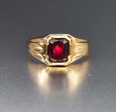 Sensational Ruby 10K Gold Art Deco Signet Ring  #Deco #Art #intage #Gold #Ruby #Ring #1920s #Cut #Amethyst #Green Ruby Signet Ring, Mens Ruby Ring, Mens Ring Designs, Pinky Rings, Antique Jewellery Online, July Birthstone Ring, Vintage Jewelry Antique, Vintage Art Deco Rings, Art Deco Gold