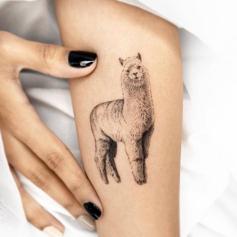 Alpaca Tattoo, Llama Tattoo, Peru Tattoo, Most Beautiful Tattoos, Voll Arm-tattoos, M Tattoos, Weird Tattoos, Small Tattoo Designs, Realism Tattoo