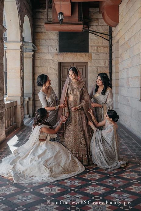 Nikaah Aesthetics, Bridesmaids Photoshoot, Bridesmaids Pictures, Bride And Bridesmaid Pictures, Eid Quotes, Bridesmaid Poses, Bridesmaid Pictures, Bridesmaid Photoshoot, Indian Wedding Poses