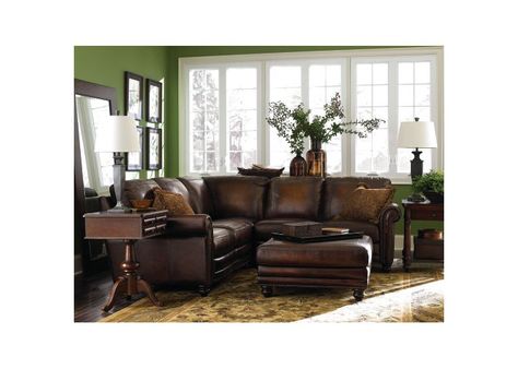 Bassett Hamilton Leather Sectional Brown Living Room Color Schemes, Big Room Ideas, Brown Leather Couch Living Room, Brown Leather Furniture, Leather Couch Sectional, Cozy Apartment Living Room, Paint Living Room, Brown Furniture Living Room, Brown Sofa Living Room