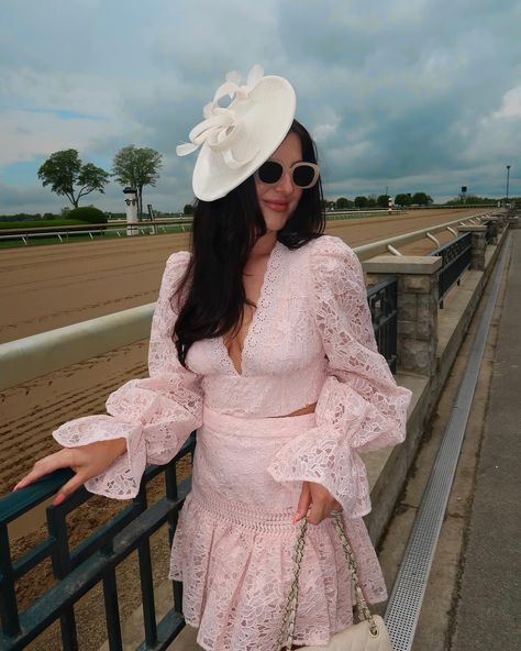 Outfit deets from the weekend 🐎 Set: @asos Shoes: @lulus Fascinator: @amazon . . . . #kentuckyderby #kentuckyderbyfashion #derbyfashion #kentuckylife // Kentucky derby outfit ideas, Kentucky derby fascinator, what to wear to the Kentucky derby, outfit inspiration, classy style, elegant outfit Fascinator Outfit, Derby Outfits For Women, Horse Race Outfit, Derby Party Outfit, Kentucky Derby Dress, Kentucky Derby Outfit, Kentucky Derby Fashion, Race Outfit, Miss Teen Usa