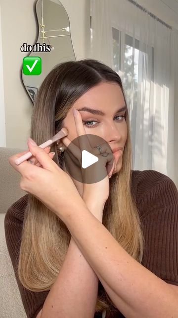 Makeup on Instagram: "How to contour 😍 @chloelloyd 
which do you prefer?" How To Do Contour, Contouring Tutorial Video, Contouring Tutorial, Contour Tutorial, How To Contour, Tutorial Video, Makeup Tutorials, Makeup Tutorial, Makeup