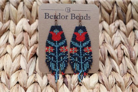 Orecchini di perline intrecciati a mano orecchini lunghi - Etsy Italia Diy Seed Bead Earrings, Tropical Earrings, Abstract Earrings, Brick Stitch Earrings, Handmade Earrings Beaded, Floral Abstract, Earrings Flower, Handmade Modern, Earrings Long