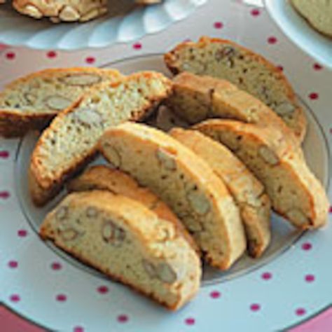 Almond Anisette Biscotti: Italian cookie recipe | Canadian Living Biscotti Anise, Anisette Biscotti, Biscotti Cookies Recipes, Italian Anisette Cookies, Anise Biscotti, Liquorice Recipes, Rainbow Cookies Recipe, Italian Cookie Recipe, Diy Cookies