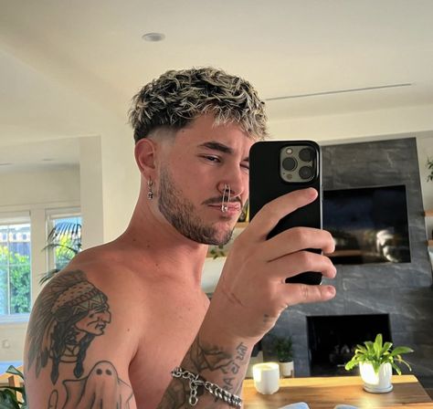 Men Blonde Highlights, Bleached Hair Men, First Tattoo Ideas, Men Blonde Hair, Red Hair Men, Dyed Hair Men, Mens Haircuts Short Hair, Brown Hair Men, Men Haircut Curly Hair