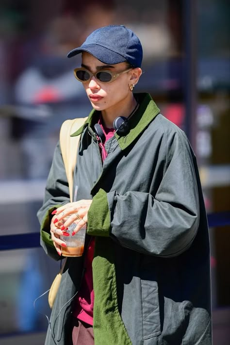 Zoë Kravitz’s Trench Coat Outfit Is Her Go-To Springtime Look Zoe Kravitz Style, Zoë Kravitz, Cap Outfit, Trench Coat Outfit, Zoe Kravitz, Mode Inspo, Coat Outfits, Outfit Inspo Fall, Look Cool