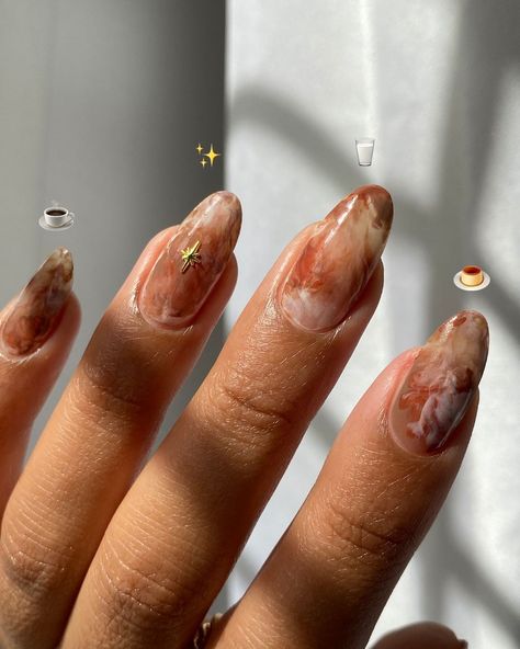 Gel Nails On Tan Skin, Nail Art On Brown Skin, Nails Tan Skin Tone, Light Marble Nails, Latte Marble Nails, Nail Brown Skin, Marble Nails Aesthetic, Caramel Nails Design, Nude Gel Nails With Design