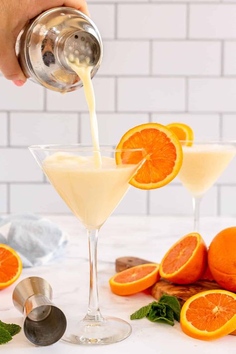 Boozy Orange Julius, Orange Frozen Cocktail, Orange Julius Cocktail Recipe, Orange Creamsicle Mixed Drink, Orange Julius Alcohol Drink, Vodka Creamsicle Drink, Frozen Orange Creamsicle Cocktail, Cream Sickle Drink Alcohol, Orange Julius Cocktail