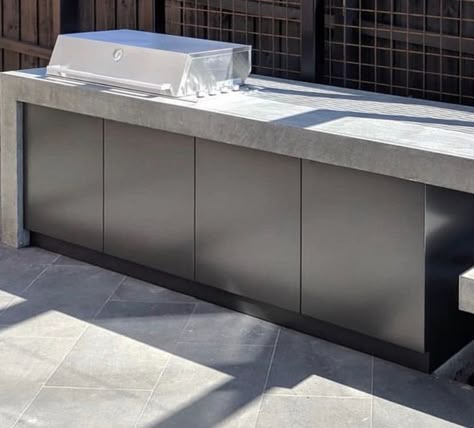 Concrete Bbq, Bbq Bench, Morocco House, Concrete Outdoor Kitchen, Bbq Bar, Architectural Concrete, Outdoor Bbq Area, Outdoor Barbeque, Outdoor Bbq Kitchen