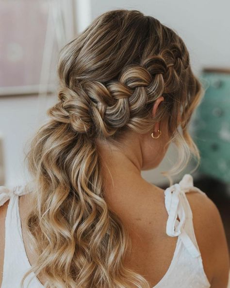 Low Wavy Ponytail with a Crown Braid Hair Styles Design, Trendy Haircuts For Long Hair, Bridesmaid Ponytail, Girls Hair Styles, Different Braid Styles, Curled Ponytail, Bridal Braids, Wavy Ponytail, Teased Hair