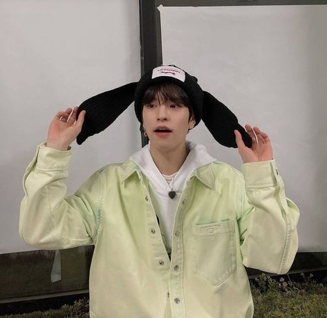 seungmin skz pfp Seungmin Green Wallpaper, Green Skz Icons, Seungmin Pfp Aesthetic, Seungmin Green Aesthetic, Skz Green Aesthetic, Seungmin Widget, Icons Verdes, Baby Seungmin, Skz Pfp