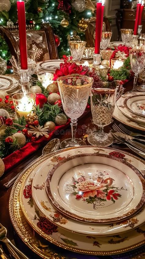 This festive holiday table is beautifully set with vintage plates and rich red colors, adorned with traditional royalty free stock images Christmas China Table Settings, Vintage Christmas Table Settings, Wooden Table Runner, Victorian Table Setting, Vintage Christmas Table, Christmas Dining Table Decorations, Burlap Placemats, Xmas Table Decorations, Christmas Dining Table Decor