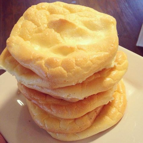 Cloud bread High Protein Cloud Bread, Low Carb Cloud Bread, Low Cal Cloud Bread, No Carb Cloud Bread, Carnivore Cloud Bread, Low Calorie Bread, Egg Calories, Low Carb Biscuit, Bread Soft