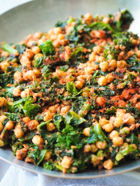 Spanish Chickpeas and Kale Recipe — Registered Dietitian Columbia SC - Rachael Hartley Nutrition Spanish Chickpeas, Kale Dishes, Kale Recipes Healthy, Green Vegetable Recipes, Kale Recipe, Tapas Menu, Healthy Food Habits, Leafy Green Salads, Grain Bread