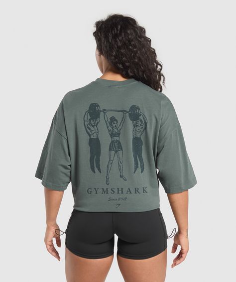 Shop the Retro Lifting Oversized T-Shirt in slate teal. With next day delivery and free returns, shop online today at Gymshark. Oversize T Shirts For Women, Gym T Shirts Women, Gymshark Tshirt, Gym T Shirts, Shirt Transformation, Graphic Styles, Pump Cover, Neue Outfits, T Shirts Women