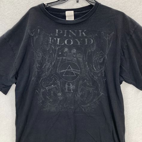 Grunge Graphic Tees, Band T Shirt Outfit, Band Merch T-shirt With Graphic Print In Washed Black, Faded Washed Band Merch T-shirt, Pink Floyd Tshirt Outfits, Pink Floyd Vintage, Vintage Band Shirts, Pink Floyd Vintage Shirt, 80s Clothes