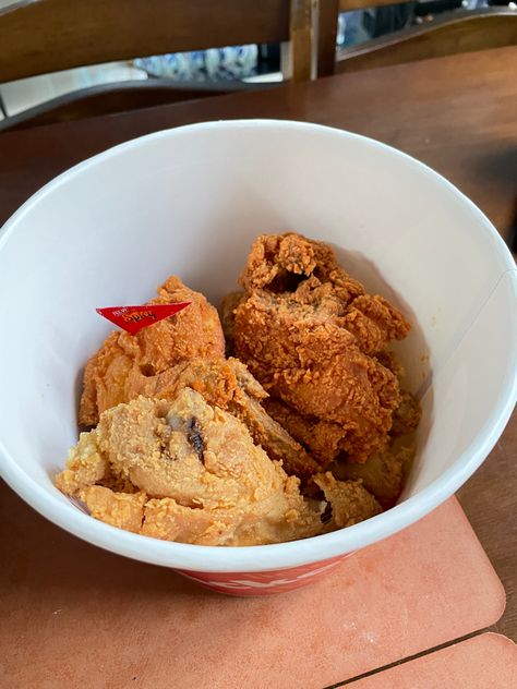 Jollibee fried Chicken bucket Jollibee Spicy Chicken Joy, Jollibee Fried Chicken, Fried Chicken Bucket, Chicken Joy, Chicken Bucket, Life Update, Spicy Chicken, Food Cravings, Fried Chicken