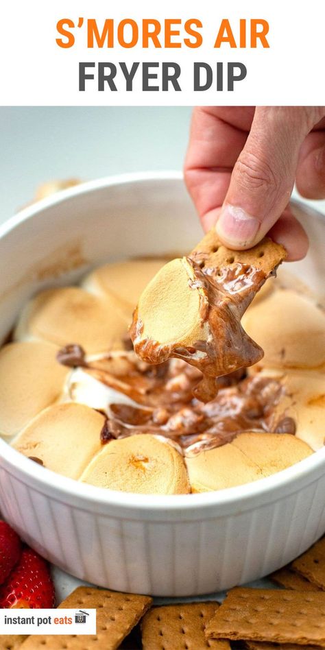 S’mores Air Fryer Dip Air Fry Marshmallow, Airfryer Smores Dip, Airfry S’mores, Air Fryer Marshmallow, Air Fryer Smores Dip, Smores Dip Recipe, Smores Dip, Crispy Crackers, Marshmallow Dip