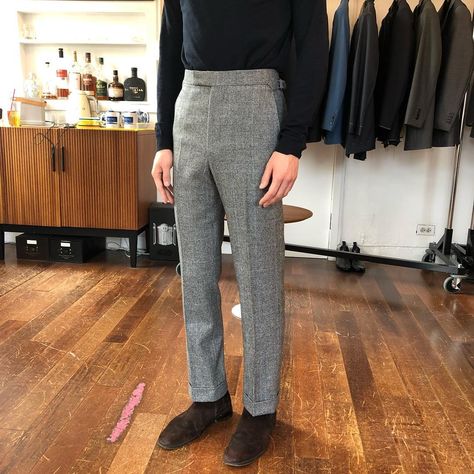 #flannel #trousers #tailoring #princeofwales #check #plaid #menswear Grey Flannel Trousers, Trousers Outfit Men, Trouser Outfit, Grey Flannel, Prince Of Wales, Plaid, Trousers, Grey, Mens Outfits