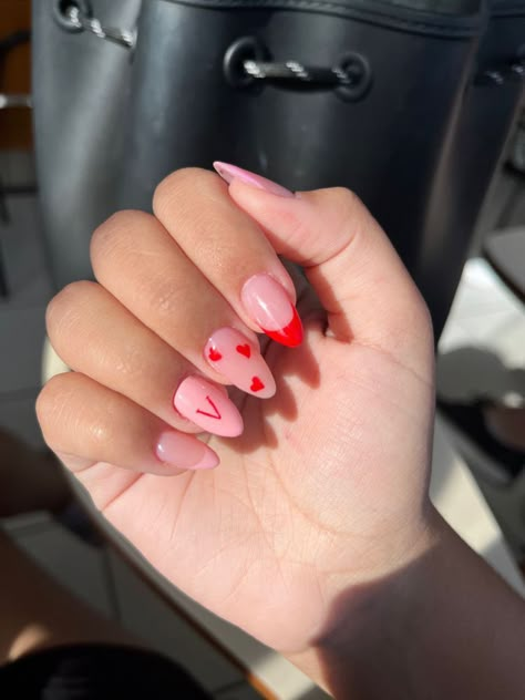 Nails Woth Initial, Vday Nails With Initial, Valentine Nails With Initials, Nails Letras, Valentines Nails Initials, Red Nails With Initials, Nails With Initials On Them, Valentines Day Nails With Initials, Nails Initials