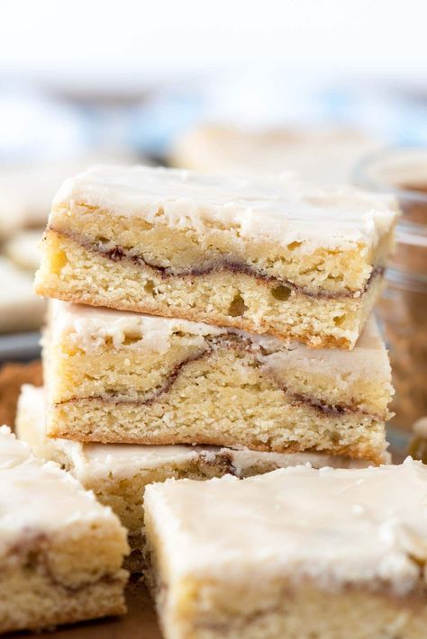 Snickerdoodle Bars Snickerdoodle Bars Recipe, Easy Snickerdoodle Recipe, Snickerdoodle Bars, Crazy For Crust, Snickerdoodle Recipe, Sugar Cookie Bars, Pudding Cookies, Cookie Bar, Cookie Bar Recipes