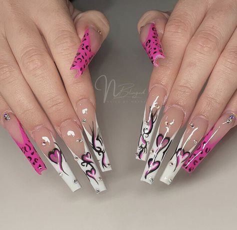 Paznokcie Hello Kitty, Goth Nails, Edgy Nails, Grunge Nails, Dope Nail Designs, Y2k Nails, Long Acrylic Nails Coffin, Acrylic Nails Coffin Pink, Long Acrylic