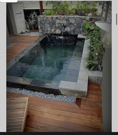 Small Backyard Pool, Design Per Patio, Kleiner Pool Design, Backyard Pool Design, Pool Design Ideas, Kolam Koi, Taman Air, Private Swimming Pool, Indoor Pools