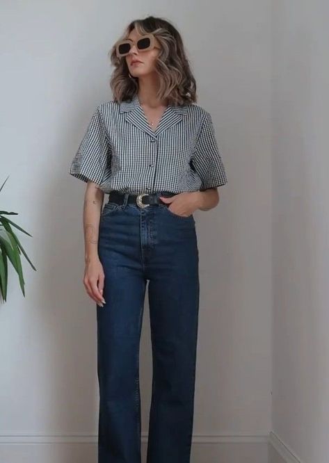 Work Outfit Business, Dressy Shirt Outfit, Uniqlo Button Down Shirt Outfit, Brown Belt Summer Outfit, Trouser Spring Outfit, 70s Influenced Fashion, Minimalist Boho Outfits Women, Cool Business Casual Outfits Summer, Size 42 Outfits