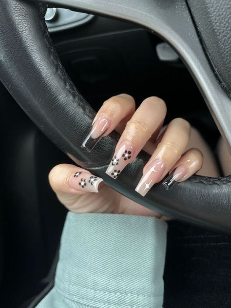 Acrylic Nails Flower Design Simple, Black White And Grey French Tip Nails, Black Acrylic Nails Flower Designs, Black Nails With Red Flower Design, Black French Nails With Flowers, Black Nail Flower Designs, Black French With Flowers, Flower Black Nails, Black Nail Designs Flowers