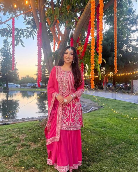 Desi Mehndi Outfit, Heavy Punjabi Suits, Jaggo Outfit Punjabi Suit, Pink Punjabi Suit, Phulkari Punjabi Suits, Indian Suits Punjabi, Pretty Suits, Indian Fits, Desi Fits