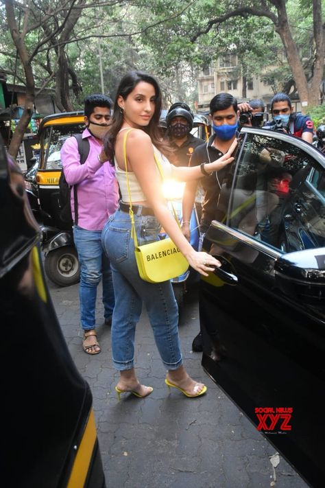 Nora Fatehi Hot Dpz, Nora Fatehi Instagram, Nora Fatehi, Nora Lovely, Girls Jeans Top, Seductive Photos, Hot Dresses Tight, Yoga Poses Advanced, Gymnastics Workout