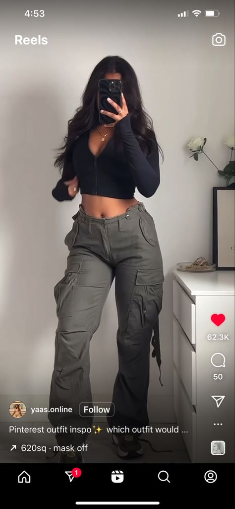 Cropped Zip Up Outfit, Cargo Pant Outfits, Cargo Outfits Women, Grey Top Outfit, Comfy Trendy Outfits, Grey Cargos, Grey Pants Outfit, Cargo Outfit, Toxic Friends