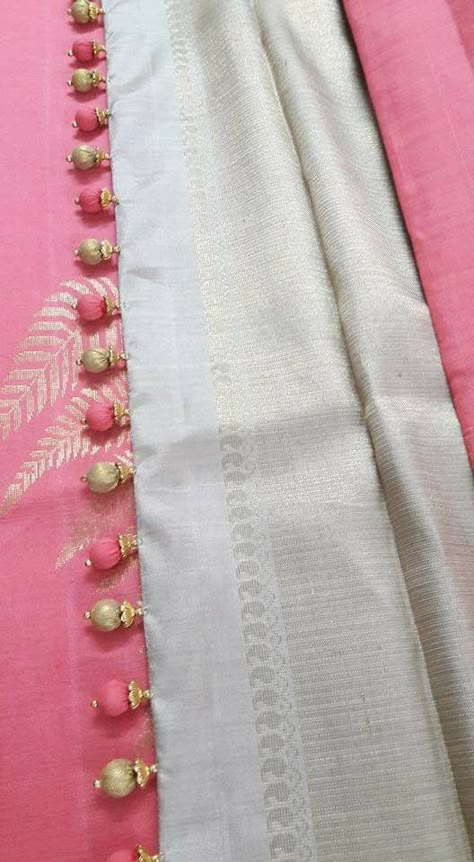 Tassel Dupatta Designs, Tossils For Saree, Saree Tussel Designs, Saree Gonda Designs Latest, Kuchulu For Sarees, Kongu Mudulu Designs, Kucchu Designs Saree, Saree Pallu Tassels, Tassels For Dupatta