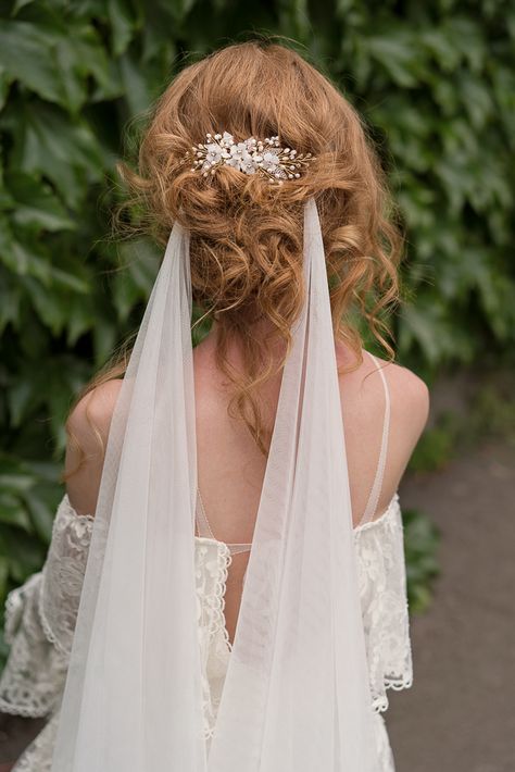 Petalia Comb and Magnolia Silken Veil Juliette Cap Veil, Industrial Romantic Wedding, Hobbit Wedding, Wedding Suggestions, Veil Ideas, Veil Comb, Hairstyle Wedding, Bridal Accessory, Headpiece Hairstyles