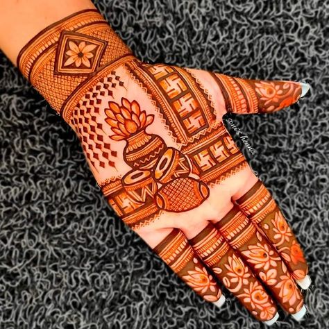 Western Mahendi Design Simple, Sider Mehndi Design Latest, Mehndi Art Designs Front Hand, Short Hand Mehndi Designs, Dulha Mehandi Design, Modern Mehndi Designs Unique Front, Unique Mehndi Designs Palms, Mehndi Art Designs Latest, Sider Mehndi Design