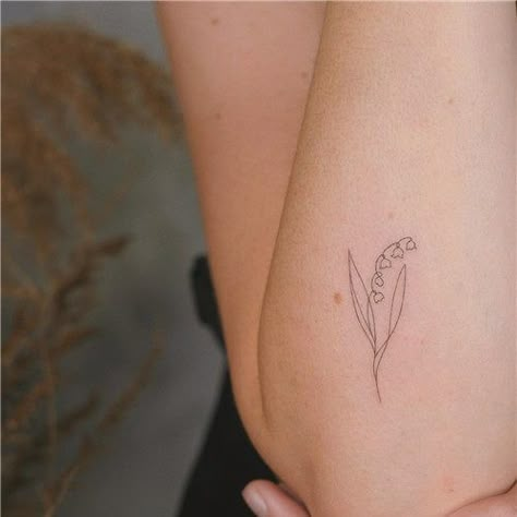 Lily Of The Valley Tiny Tattoo, One Line Lily Of The Valley, Flower Tattoo Lily, Lily Off The Valley Tattoo, Fineline Lily Of The Valley Tattoo, Lily Of The Valley Tattoo Aesthetic, Tattoo Ideas Lily Of The Valley, Fine Line Tattoo Lily Of The Valley, Lilyofthevalley Tattoo