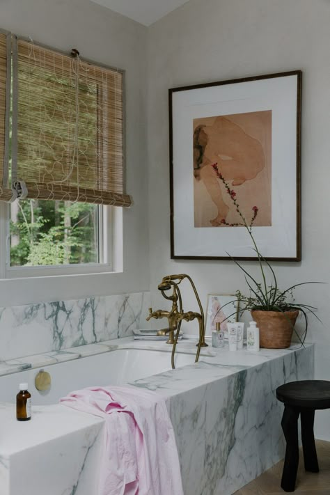 Moody Master Bath, Ensuite Inspiration, Small London Flat, Old Country Kitchens, 70s Style Home, Blue Tile Floor, Vermont House, Midcentury House, 1970s Decor