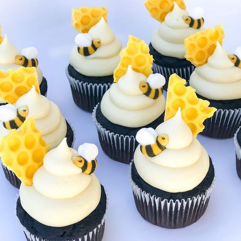 Winnie the Pooh cupcakes. Bee cupcakes. What will it bee? Honeycomb cupcakes.  Chocolate honeycomb. Beehive cupcakes. Baby shower cupcakes. Honey frosting. Honeybee Honeybee Cake, Paper Bee, Bee Cupcakes, Honeycomb Cake, Bee Theme Party, Bee Birthday Party, Bee Cakes, Bee Baby Shower Theme, Torte Cupcake