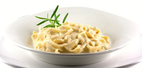 Heavy cream powder vs. heavy cream (The difference) Substitute For Heavy Cream, Fetuchini Alfredo, Cream Sauces, Alfredo Sauce Recipe, Pasta Pot, Fettuccine Alfredo, Minestrone, Rigatoni, Alfredo Sauce