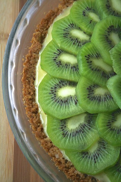 Monica's Kiwi Lime Pie Kiwi Lime Pie, Kiwi Desert, Kiwi Pie Recipe, Kiwi Dessert Recipes, Kiwi Recipes Dessert, Kiwi Pie, Kiwi Fruit Recipes, Kiwi Dessert, Mince Pie Recipe