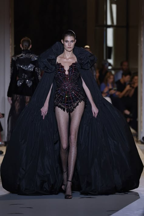 Zahir Murad, Black Couture Gown, Iconic Runway Moments, Zuhair Murad 2023, Murad Zuhair, Bird Clothes, Black High Fashion, Extravagant Dresses, Iconic Runway