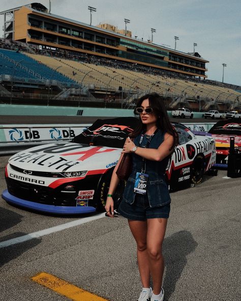 Little break on the travel content to recap this day, such a fun time watching the Nascar race in Miami. What an amazing experience 🏎️💨⁣⁣ ⁣⁣ ⁣⁣ #nascar #nascarplayoffs #racedayfashion #homesteadspeedway #raceoutfit #f1miami Formula 1 Paddock, Nascar Outfit, Race Day Fashion, Race Outfit, Race Day Outfits, Travel Content, Nascar Race, Alpha Chi, Nascar Racing